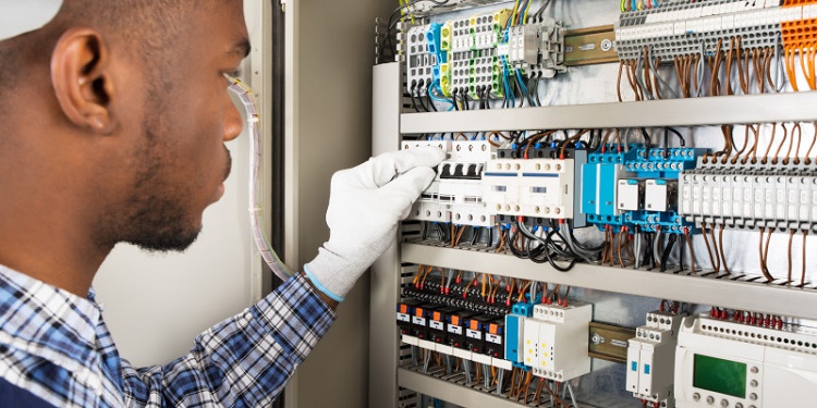 What to Look for in a Good Commercial Electrician - HammBurg