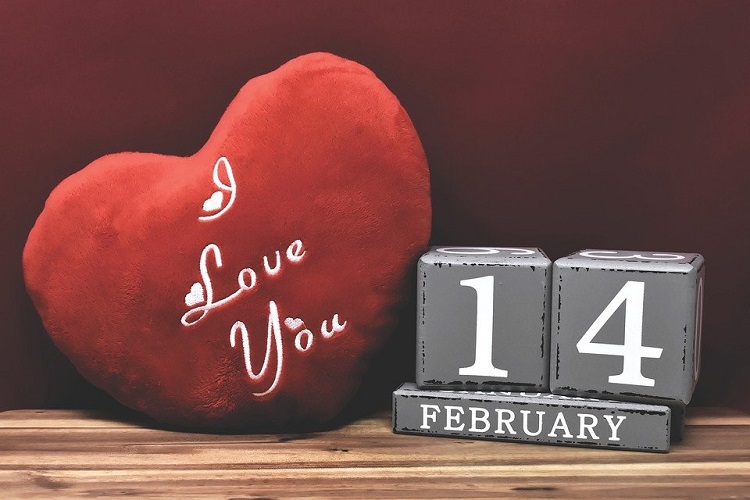 Give Valentine Day Gifts That Show Your Love