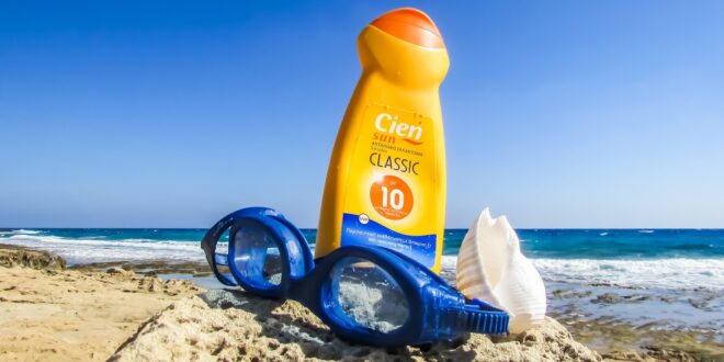 4 Reasons Why Sunscreen is a Must in Your Skin-Care Routine