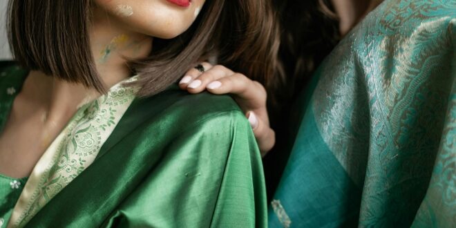 Bollywood Heroines also prefer the Handloom Sarees!