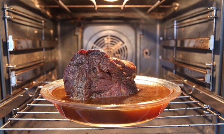 8 Mistakes to Avoid When Cleaning Your Oven